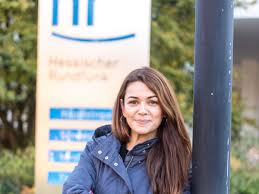 Well i know that not everybody hates krank amps, but alot of people dislike them, i have heard their sound described as a fat kid standing infront of the cab to amazing and high distortions and cleans. Hessenschau Beim Hr Fernsehen Neue Moderatorin Verrat Ich Bin Aufgeregt Frankfurt