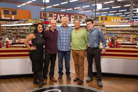 Guy Fieri Sends Superstar Chefs Racing Through The Aisles In Guy S Grocery Games All Stars Food Network Recipes Guy Fieri Guys