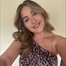 Hi all, I've recently moved to the area and looking to join a local woman's  hockey club! Does anyone know of any local? Thanks! :)