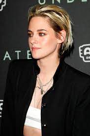 Coiffure cheveux mouillés plaqués en arrière en 2019 avec ses cheveux fins plaqués vers l'arrière adriana lima a. Carre Court Et Cheveux Plaques En Arriere Pour Kirsten Stewart Coupe De Cheveux Tendance Coupe De Cheveux Cheveux Courts En Arriere