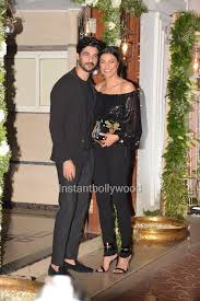Her family consists of her dad since the schools were hindi medium, she could not speak english until she was 16 years of age. Sushmita Sen And Her Boyfriend Rohman Shawl Bollywood News Bollywood Movies Bollywood Chat