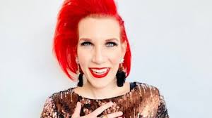 Profesorka Maja: Svetski uspešna sociološkinja koja mrzi izvinjenja i  obožava šljokice stiže u Beograd!