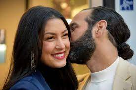 Prominent & reingelegt (2019) and sorry für alles (2019). 2021 Rebecca Mir Except For Mother S Day She Shows Her Son