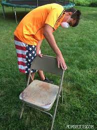 Diy Spray Painting Metal Folding Chairs Mom Spotted Metal Folding Chairs Painted Metal Chairs Folding Chair