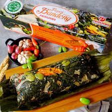 Yang namanya pepes tentunya menggunakan daun pisang untuk pembungkusnya. Pepes Bandeng Presto Pringsewu Purwokerto Shopee Indonesia