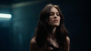 Jeanne (Star Academy) dévoile le clip intense de son single "Respire fort"