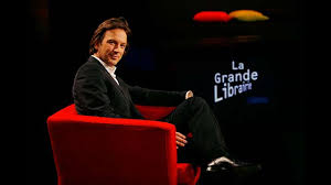 Le présentateur reçoit jean d'ormesson, de l'académie française, à l'occasion de la publication de son dernier ouvrage : La Grande Librairie Em Speciale Jean D Ormesson Cuny Tv City University Television