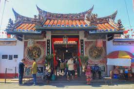 Jonker street (jalan hang jebat). Cheng Hoon Teng Temple Malacca The Oldest Chinese Temple In Malaysia The Poor Traveler Itinerary Blog