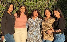 وأدلى المتهم بسرقة فيلا الفنان سيد رجب باعترافات تفصيلية لجريمته، حيث قرر أنه ترك العمل في الفيلا منذ 6 أشهر وقرر سرقتها لمروره بأزمة مالية. Ø¨Ù†Ø§Øª Ø§Ù„Ø¹Ø³Ø§Ø³ ÙŠØ­ØªÙ„ Ø§Ù„Ø±ØªØ¨Ø© Ø§Ù„Ø£ÙˆÙ„Ù‰ ÙÙŠ Ø§Ù„ØªØ±Ø§Ù†Ø¯ Ø§Ù„Ù…ØºØ±Ø¨ÙŠ ÙˆØ£Ø³Ù…Ø§Ø¡ Ø§Ù„Ù…Ù†ÙˆØ± ØªØ´ÙŠØ¯ Ø¨ØµÙ†Ø§Ø¹Ù‡ Ù…Ø¬Ù„Ø© Ø³ÙŠØ¯ØªÙŠ