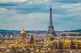 Francja witała go z ciekawością i nutą ekscytacji. Francja Wakacje 2021 Paryz Disneyland Prowansja Lazurowe Wybrzeze Wycieczki Wczasy Biuro Podrozy Itaka