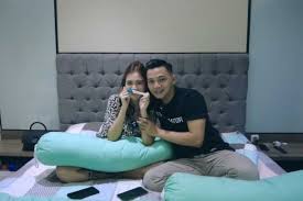 Manager nella kharisma, kartasura, jawa tengah, indonesia. Umumkan Hamil 10 Kemesraan Nella Kharisma Dan Dory Harsa