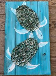 This Listing Is For An 11x17inch Teal Colored Pallet Adorned With Two Limpet Shell Turtles Hook On The Back For Easy H Seashell Crafts Shell Crafts Turtle Art