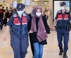 Canlı yayında bağlantılar yapılırken pek çok isim de. Buyuksen Cinayeti Cozuldu Kiralik Katil Yanlislikla Vurmus