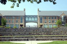 Sacred Heart University welcomes first round of freshmen to dorms