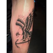 Black American Traditional Tattoo Eagle Traditional Ine Line Black And Grey Eagle Tattoo By James Tran Full Circle Tattoo San Diego Ca Fullcirclet Eagle Tattoo Full Circle Tattoo Circle Tattoo
