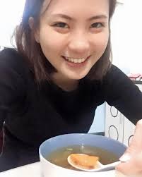 Catherine凱心- 真不知道姐是想甜死谁。 我洗完澡出来，汤就已经在桌上了。 她说怕太烫，我没办法喝。 😍😍