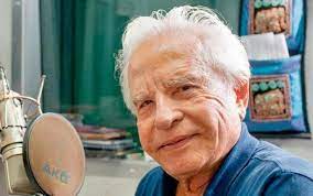 Cid moreira fala sobre ser influencer da 6ª idade e naturalizar velhice. Cid Moreira Se Eu Continuar Respirando Vou Prosseguir Na Globo