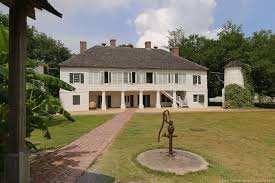 Oakland plantation house is in gurley, louisiana. 3 Unforgettable New Orleans Plantations To Visit Along The Great River Road Travlinmad Slow Travel Blog