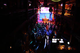 Die kunst eines guten djs besteht darin, die richtige musik auf ihrer hochzeit zum richtigen zeitpunkt zu spielen um unterschiedlichste geschmäcker auf der tanzfläche zu vereinen. Thedjisyourfriend Dj Boris Bortchen Aus Hamburg Direkt Buchen