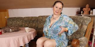 American housewife playing with herself on the daybed. Mature Nl Bbw Mature Amateur Wife With Huge Tits