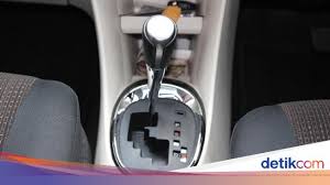 Bagaimana si cara mengemudi mobil matic atau mobil yang langsung transmisi secara otomatis, cara yang benar dan aman untuk para pengemudi agar transmisi matinya tidak mudah rusak. Sudah Tahu Arti Huruf Dan Angka Di Persneling Mobil Matic