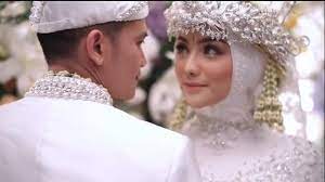 Hanya ada satu video yang diunggahnya sehari sebelum pernikahan mantan kekasihnya itu. Citra Kirana Rezky Aditya Menikah Hengky Kurniawan Anjurkan Bulan Madu Di Bandung Barat Showbiz Liputan6 Com
