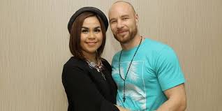 Karakter melaney yang ceria dan banyak berbicara membuat ia diberi kepercayaan menjadi. Lama Tak Bertemu Istri Tyson Lynch Ungkap Rahasia Melaney Ricardo Merdeka Com