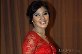 Jamal agrees that naysila mirdad has converted to conform to the beliefs of her lover, roestiandu tsamanov. 9 Naysilla Mirdad Ideas Fashion Nay Bollywood