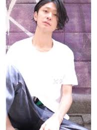 エイチ h eitf h 原宿 海外ストリート こなれパーマ センターパート 窪谷 長い髪の男 メンズヘアスタイルミディアム 男性の髪