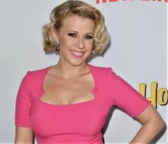 She is known for her beautiful baby face and her great acting talent. Jodie Sweetin Measurements Height Weight Age Bra Size Body Statistics Ubergossip