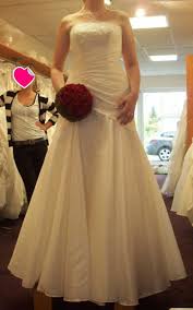 Bei uns können sie ihr hochzeitskleid verkaufen, indem sie eine anzeige mit über 10 verschiedenen detailpunkten über ihr kleid veröffentlichen, wie die zuvor genannten. Brautkleid Valerie By Kleemeier In Ivory A Linie Kleiderkorb De