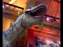 Riesige auswahl an spielzeug jetzt preisgünstig & bequem bei mytoys bestellen! Dinosaur In Toys R Us Times Square Nyc With Roar Youtube