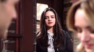 Young And The Restless Spoilers Kyle Longs For Lola But Summer Starts To Look Good Soap Dirt