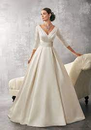 Wedding Dress Idea White Dupion Silk Fabric Use Covered Buttons Rather Than Rh Braut Designer Wedding Dresses Wedding Dresses Bridal Dresses