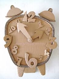Después cortamos 2 tiras rectangulares del ancho que queramos nuestra caja del cartón, las forramos con el papel de envoltura pegándolas con. Como Hacer Un Reloj Con Material Reciclable Para Ninos Compartir Materiales