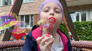 Die vierjährige Nimi aus Kiesdorf braucht eine Stammzellenspende