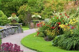 46 Ways To Landscape With Shrubs Https Wonderfulbackyard Com 2018 11 15 46 Ways To Landscape Wit Garden Landscape Design Backyard Landscaping Lawn And Garden