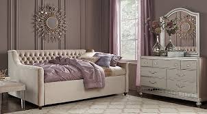 Sofia Vergara Petit Paris Champagne 4 Pc Twin Bedroom With Daybed Daybed Bedroom Sets Colors Daybed Bedroom Bedroom Furniture Stores Girls Daybed