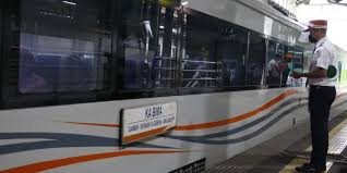 Maybe you would like to learn more about one of these? 7 Ka Jarak Jauh Tetap Beroperasi Dari Stasiun Gambir Dan Senen Selama Larangan Mudik Halaman All Kompas Com