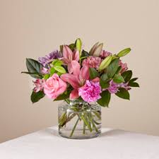 Florist shop specializing in wedding flowers, anniversary bouquets, funeral arrangements, sympathy flowers, birthday arrangements, gift baskets, gourmet baskets, balloon bouquets, gift items, sympathy throws, dish gardens, floor plants. Lakeland Florist Florist In Lakeland Fl Mrs D S Flower Shop