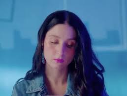 La nueva era de Francisca Valenzuela: estrenó su nuevo single “Castillo de  Cristal”