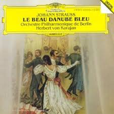 Avec un ami, elle complote pour que strauss père reporte sa représentation et que la pièce de strauss, le beau danube bleu, puisse être présentée devant une assistance. Le Beau Danube Bleu Strauss Johann Amazon Fr Musique