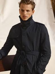 Déguisement de père noël version luxe comprenant un manteau, une capuche et une ceinture. Manteau Homme Luxe Pret A Porter Masculin Haut De Gamme