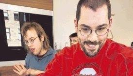 Immer auf Achse mit Rollstuhl und guter Laune