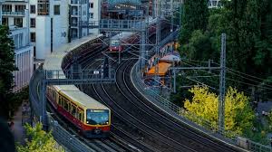 Derzeit kommt es auf den linien s1, s2, s3, s4, s5, s6, s60 zu ausfällen, teilausfällen und verspätungen. Neue Betreiber Gesucht Berlin Und Brandenburg Starten S Bahn Ausschreibung Rbb24
