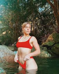 Becky Hill on X: yes im a little thicc atm im eating lots of thai food &  having a lovely time 😋 t.coms051JXeJ6  X