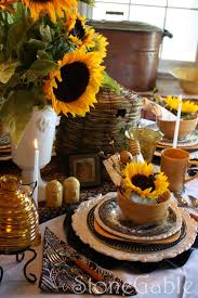 3 Bees And Sunflower Table See Liz Even In Nature We Are Good Friends That Complement Each Other Thanksgiving Table Settings Table Settings Autumn Table