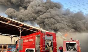 May 26, 2021 · kocaeli'de işçilerin kaldığı bir lojmanda çıkan yangın yakındaki kereste fabrikasına sıçradı. Istanbul Da Geri Donusum Tesisinde Yangin