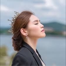 来到Rawang，当然要吃咸蛋奶油鸡扒啦！】Rawang的美食多不胜数，其中最有名的一家就是好好美食站的咸蛋奶油鸡扒了！这家西餐厅很容易找，就在Tesco的对面而已，走进里面，灯光有点昏暗，环境有点老旧，应该开了超过十年以上了，翻开菜单，单单鸡扒，就有十几种不同的口味  ...