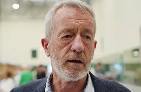 Seán Kelly 'reluctantly' withdraws from Áras race, clearing way for Heather  Humphreys : r/ireland